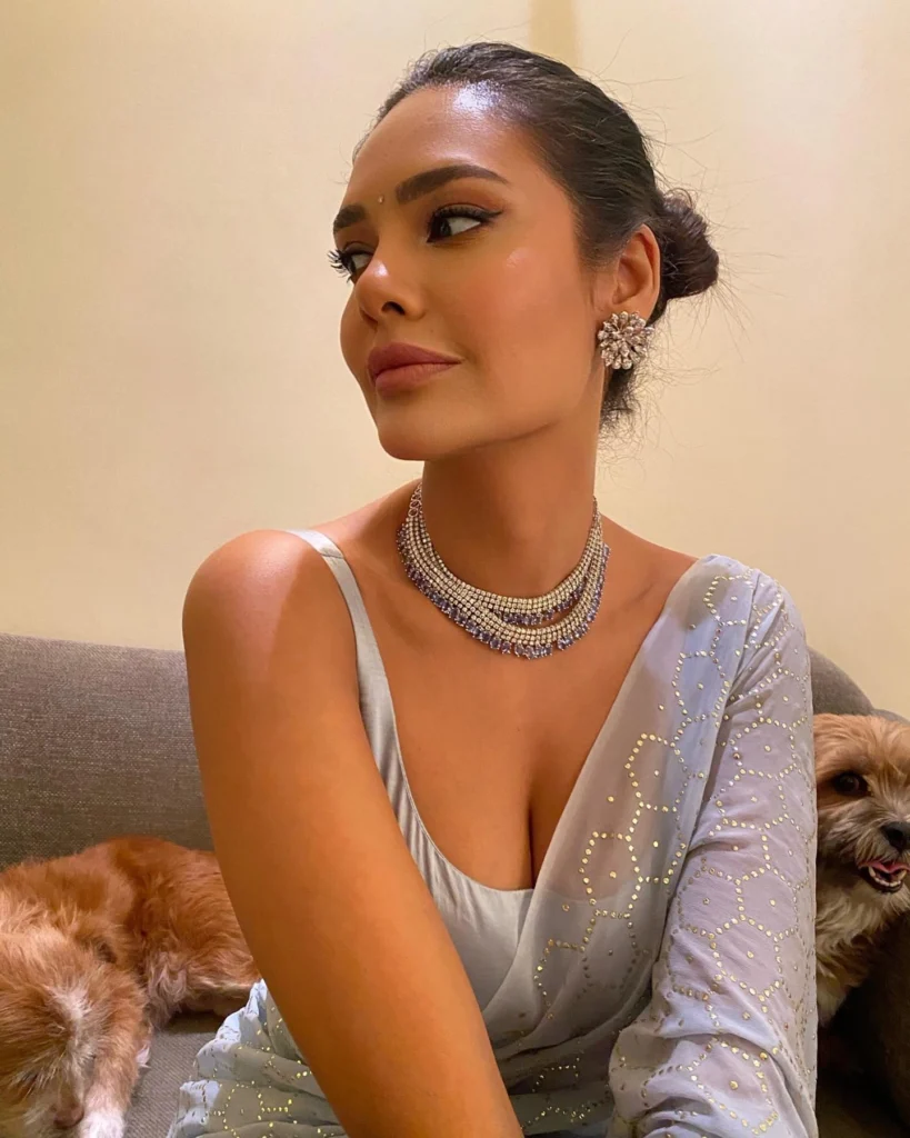  Beautiful Esha Gupta Photos on HOT51