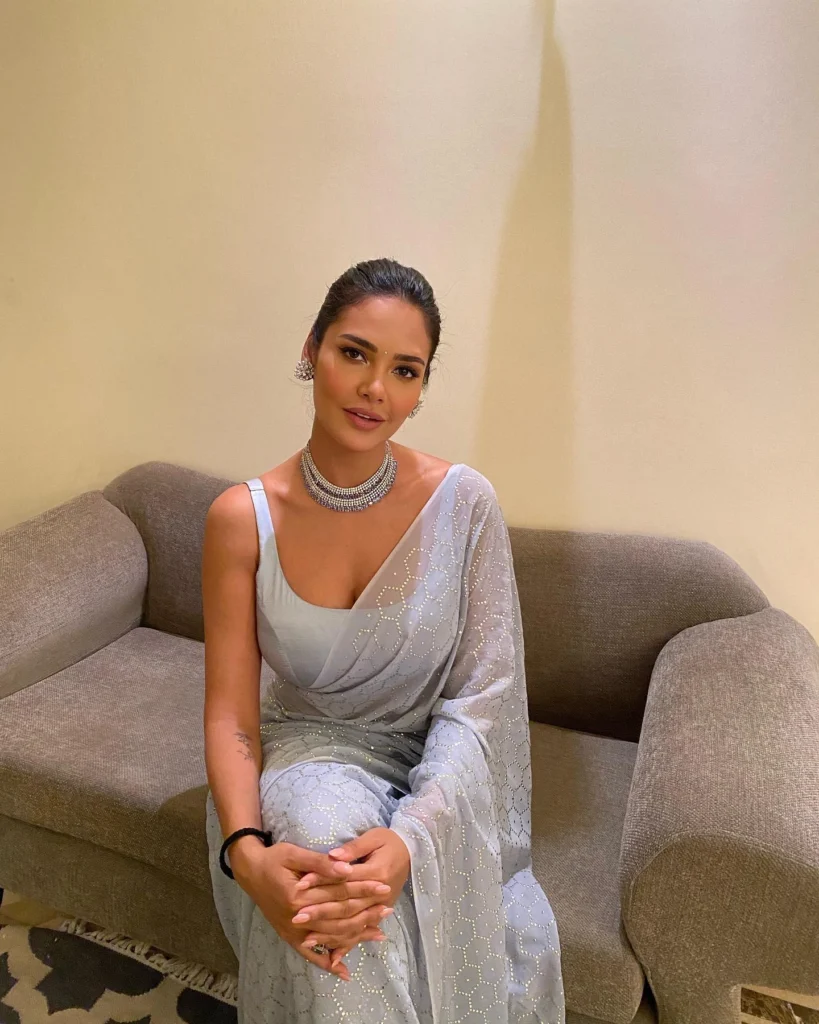  Beautiful Esha Gupta Photos on HOT51