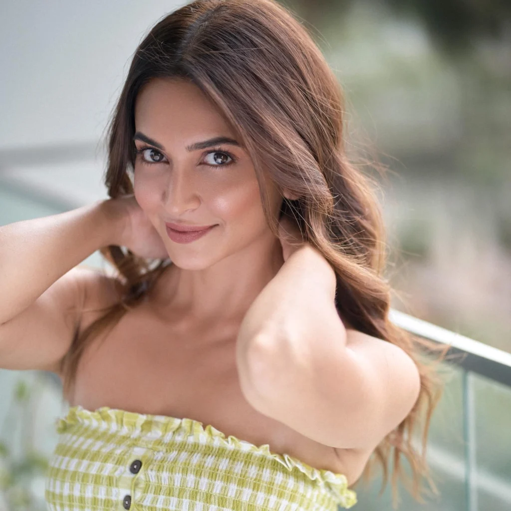 Beautiful Kriti Kharbanda Photos on HOT51 