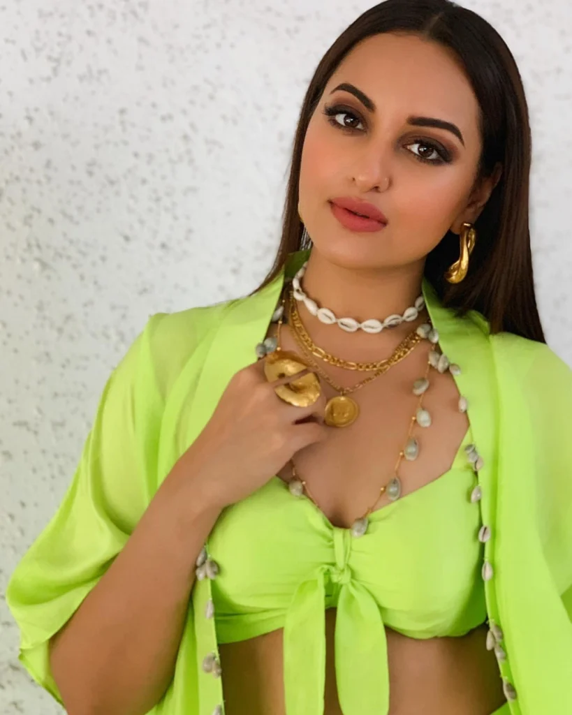 Beautiful Sonakshi Sinha Photos on HOT51 