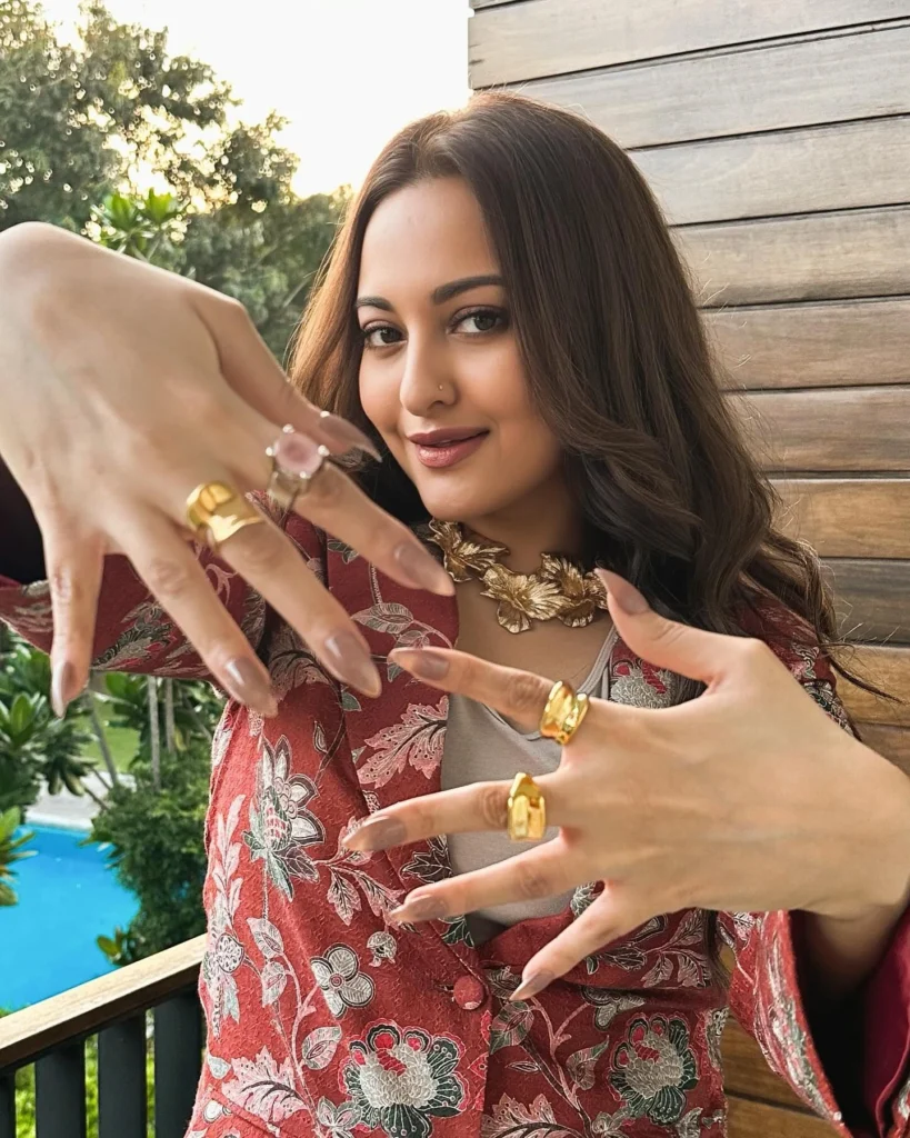  Beautiful Sonakshi Sinha Photos on HOT51 