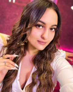 Read more about the article Beautiful Sonakshi Sinha Photos on HOT51 A Stunning Showcase