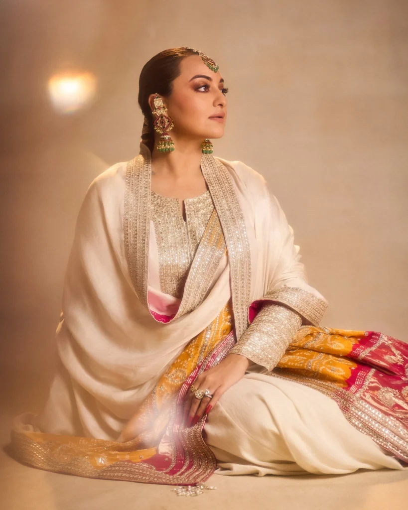  Beautiful Sonakshi Sinha Photos on HOT51