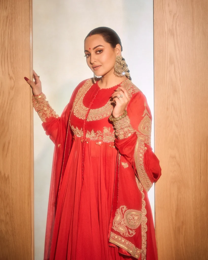 Beautiful Sonakshi Sinha Photos on HOT51