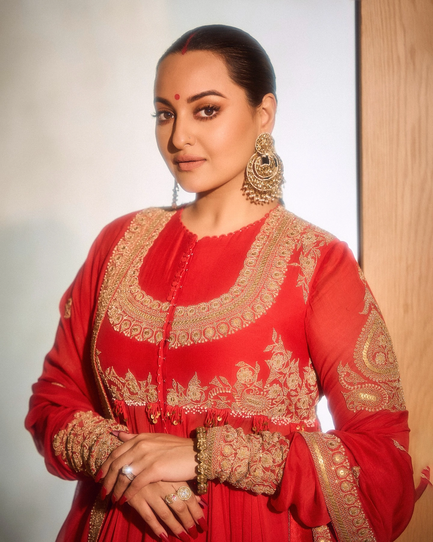 You are currently viewing Beautiful Stunning Sonakshi Sinha Photos on HOT51