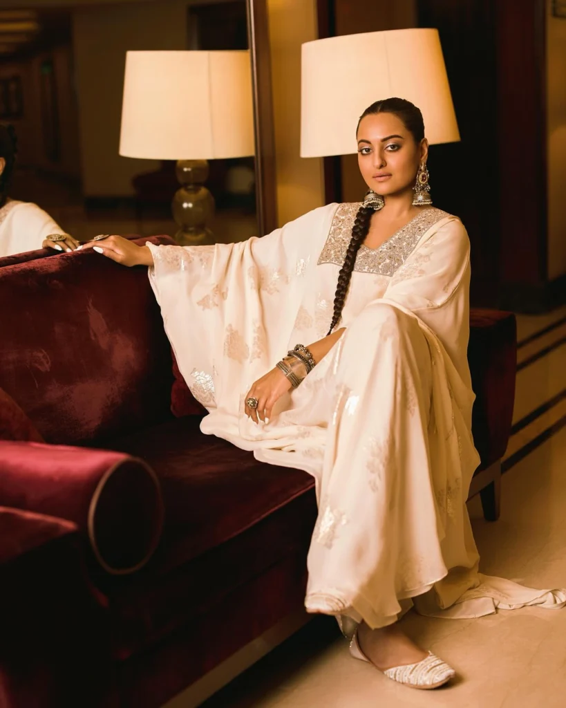 Beautiful Sonakshi Sinha Photos on HOT51