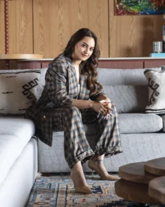 Read more about the article Beautiful Stunning Sonakshi Sinha Photos on HOT51