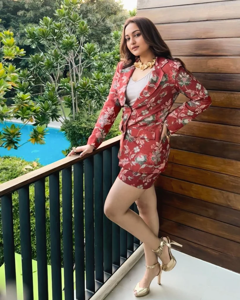  Beautiful Sonakshi Sinha Photos on HOT51 