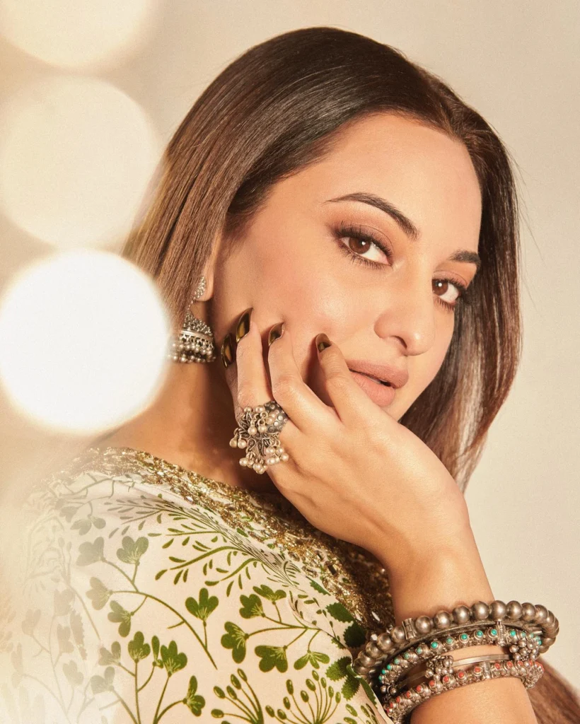 Beautiful Sonakshi Sinha Photos on HOT51 