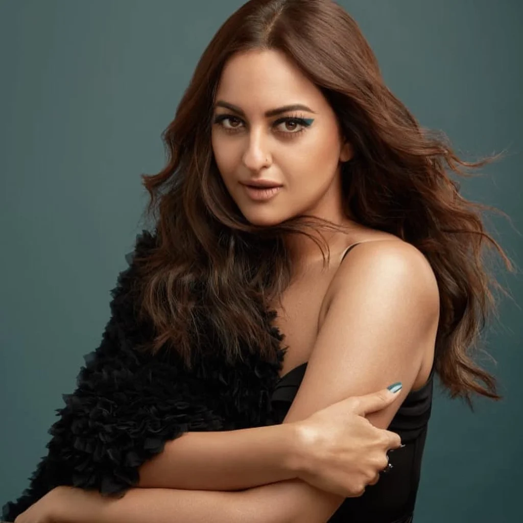 Beautiful Sonakshi Sinha Photos on HOT51 