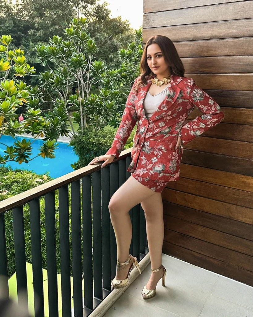  Beautiful Sonakshi Sinha Photos on HOT51 