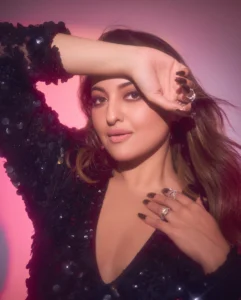 Read more about the article Beautiful Stunning Sonakshi Sinha Photos on HOT51