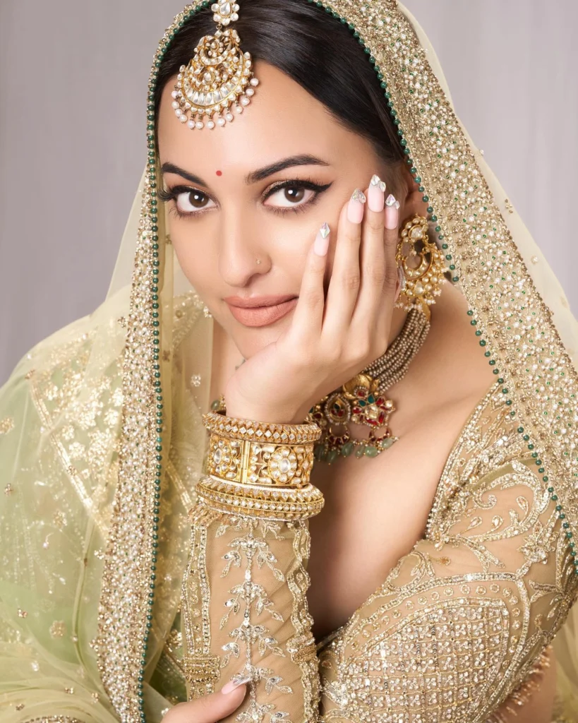  Beautiful Sonakshi Sinha Photos on HOT51 Platform 