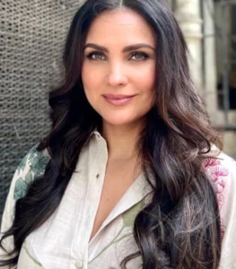 Read more about the article Beautiful Stunning Lara Dutta Photos on HOT51 Live Bling