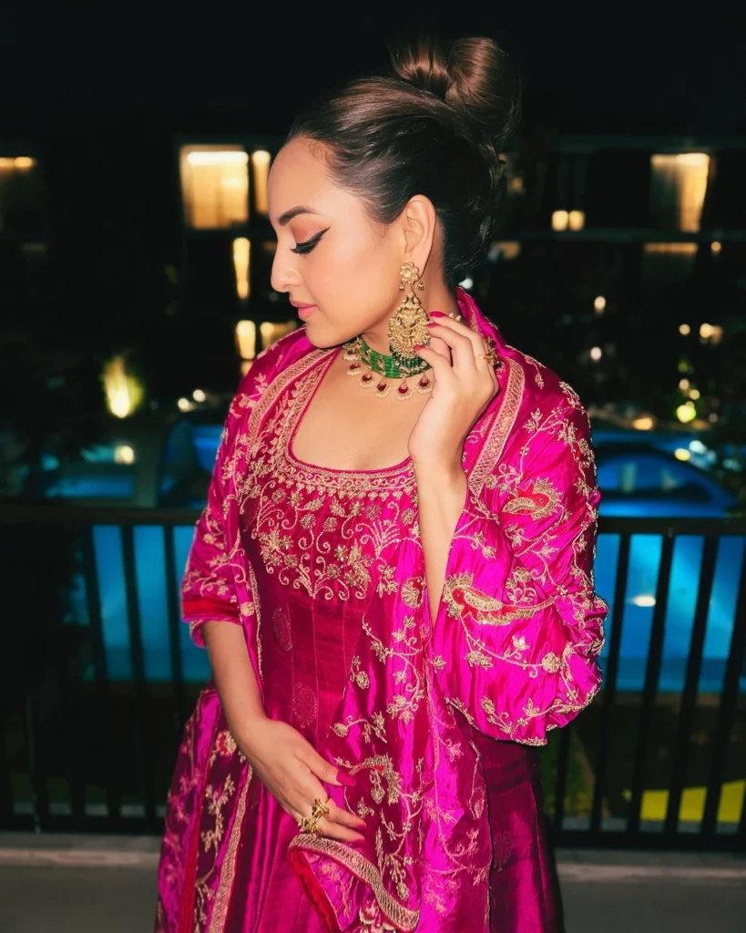 Sonakshi Sinha Beautiful Actress from Hot51