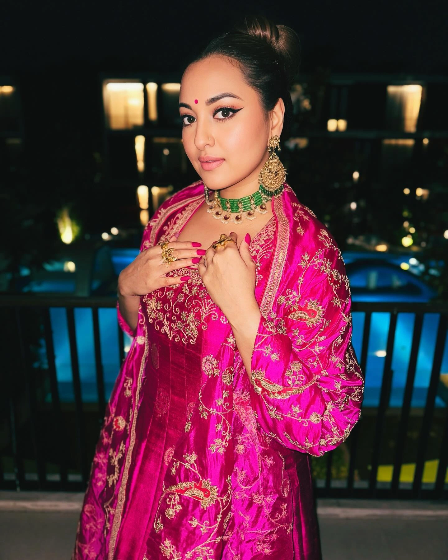 You are currently viewing Sonakshi Sinha Beautiful Stunning Actress from HOT51