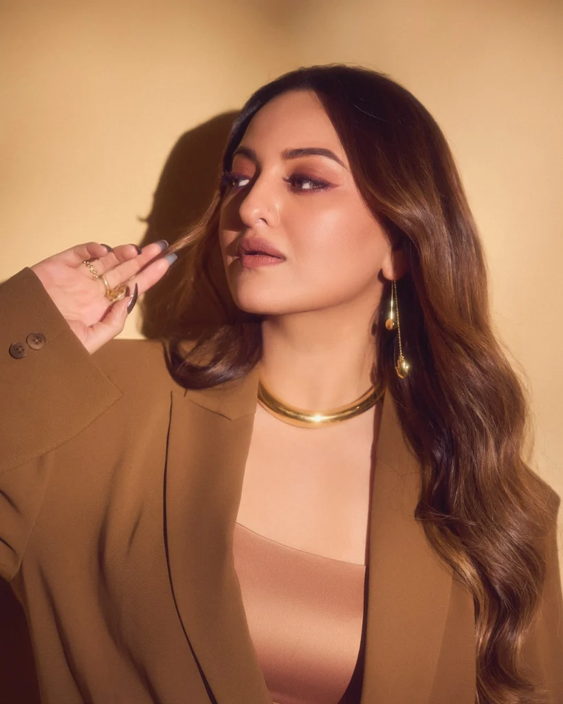 Sonakshi Sinha Photos on HOT51