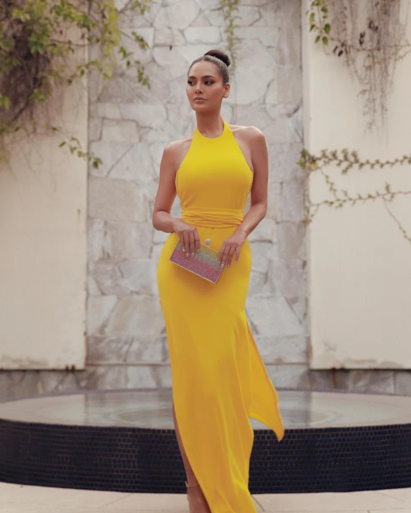  Stunning Esha Gupta Photos Featured on HOT51 App