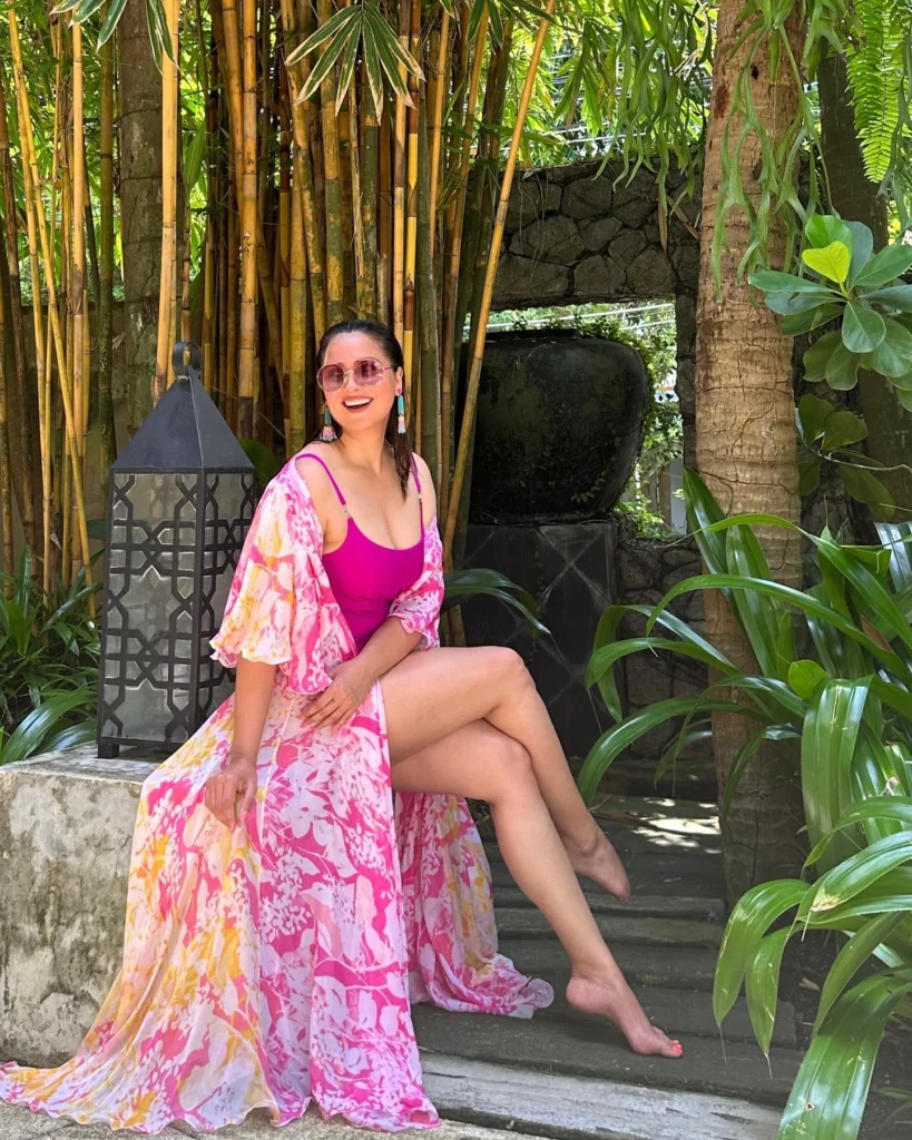 Stunning Lara Dutta Photos on HOT51