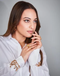 Read more about the article Beautiful Stunning Sonakshi Sinha Photos on HOT51