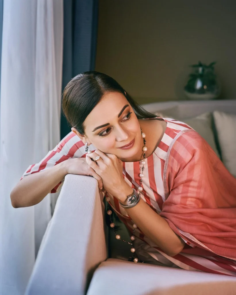  Stunning Sonakshi Sinha Photos Featured on HOT51