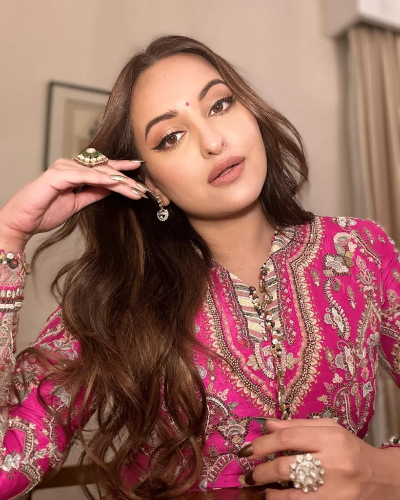 Stunning Sonakshi Sinha Photos Featured on HOT51