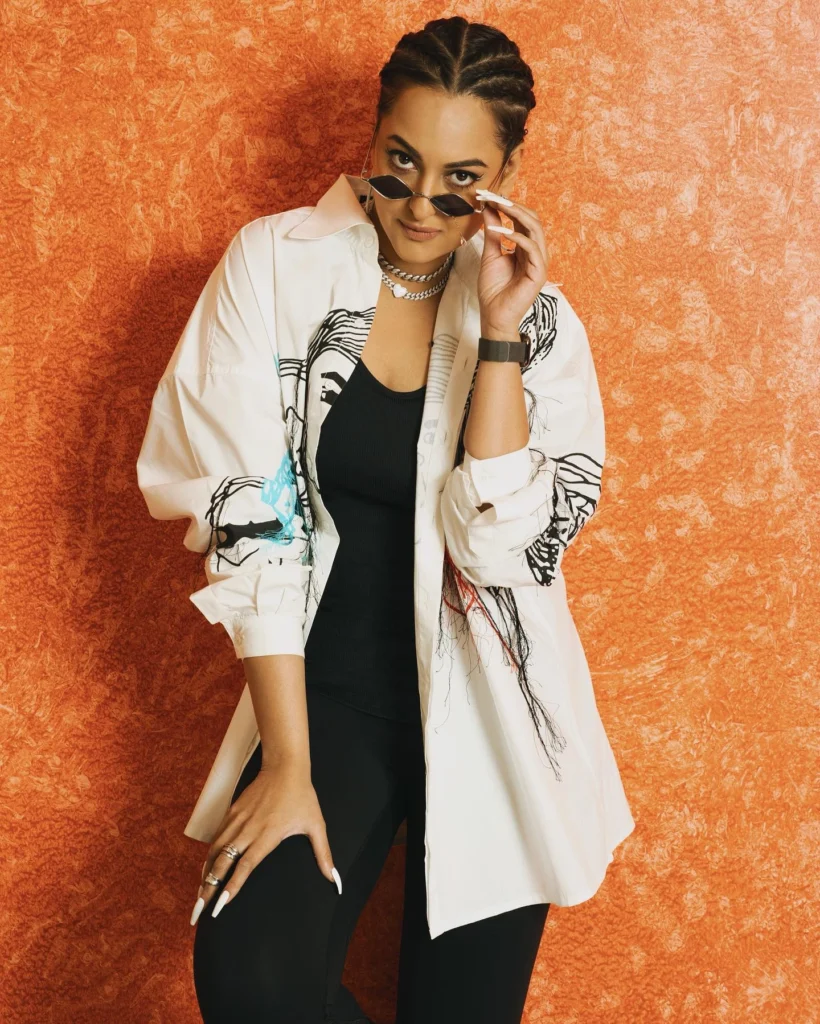 Stunning Sonakshi Sinha Photos on HOT51 