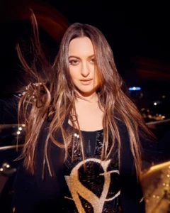 Read more about the article Beautiful Stunning Sonakshi Sinha Photos on HOT51