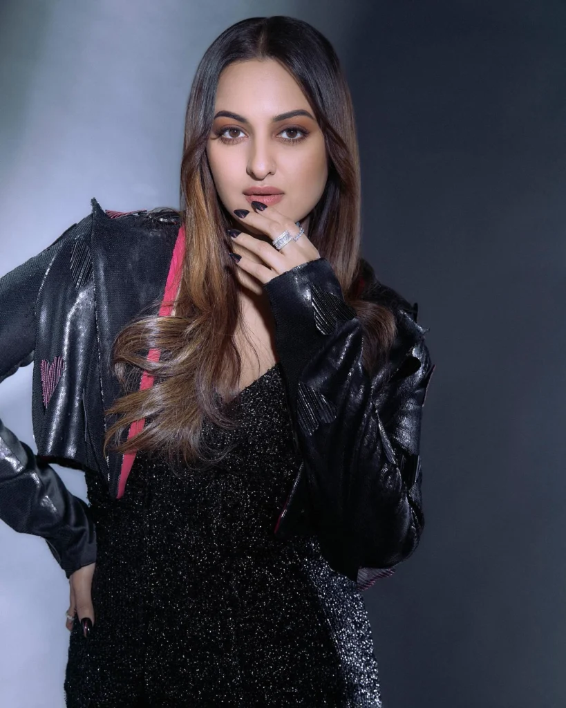 Stunning Sonakshi Sinha Photos on HOT51