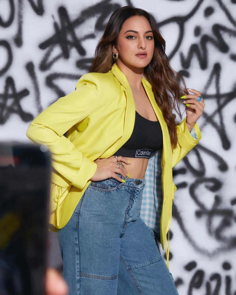 Stunning Sonakshi Sinha Photos on HOT51 App