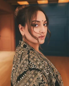 Read more about the article Beautiful Stunning Sonakshi Sinha Photos on HOT51 App