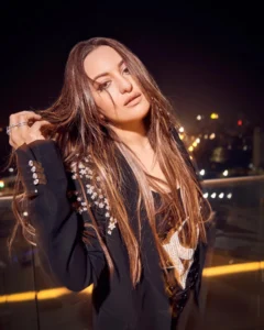 Read more about the article Beautiful Stunning Sonakshi Sinha Photos on HOT51