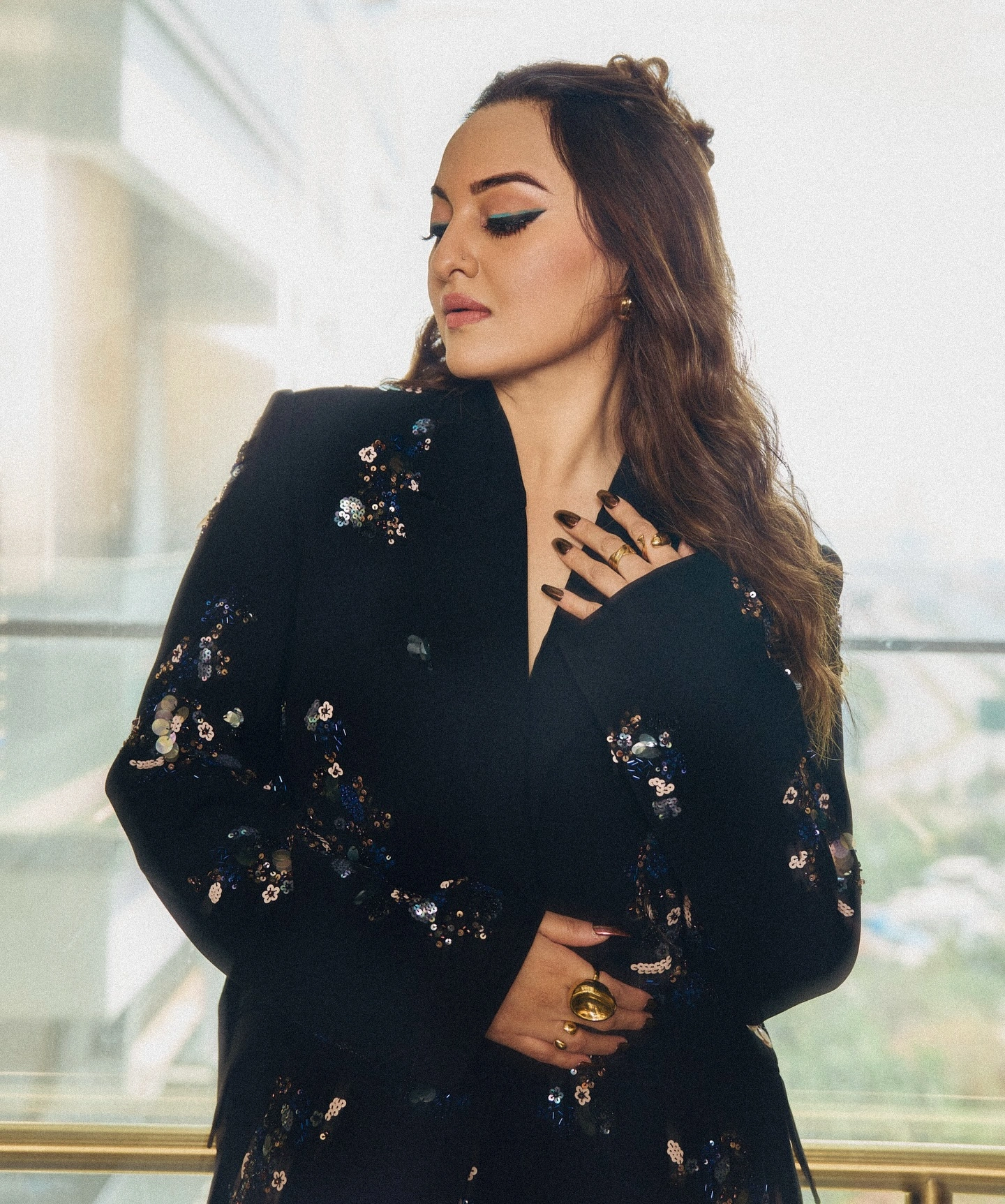 You are currently viewing Beautiful Stunning Sonakshi Sinha Photos on HOT51 App