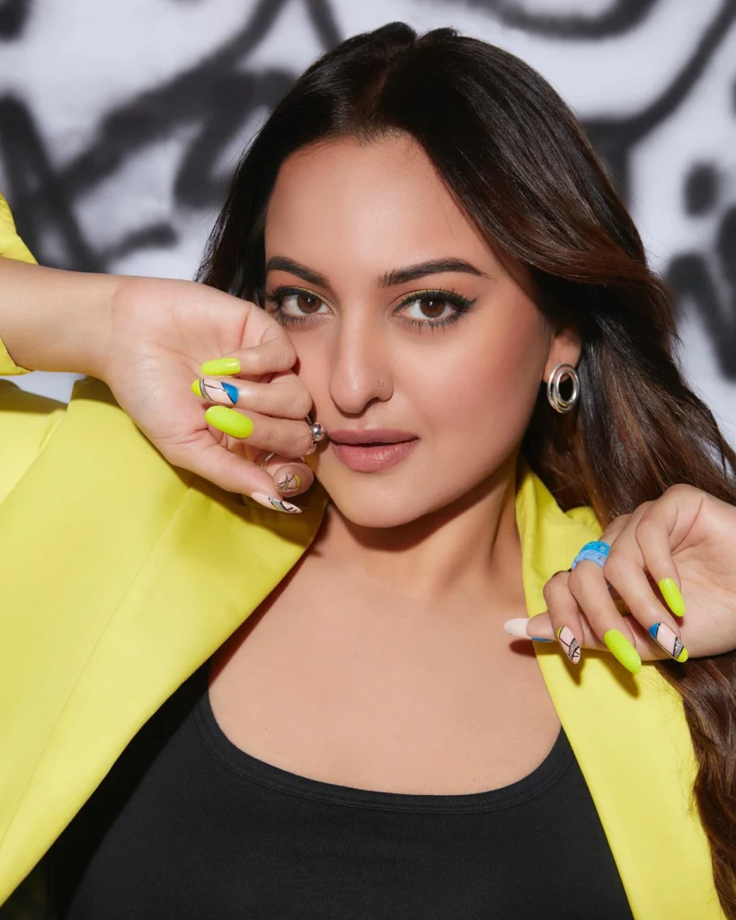 Stunning Sonakshi Sinha Photos on HOT51 App