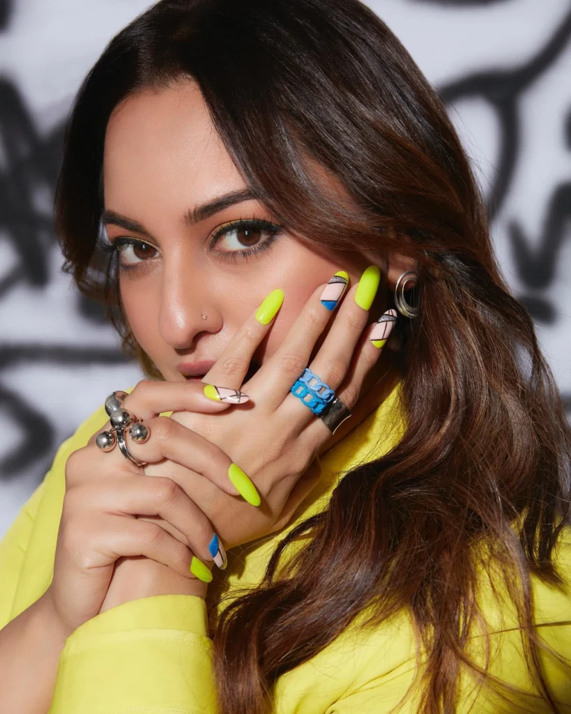 Stunning Sonakshi Sinha Photos on HOT51 App