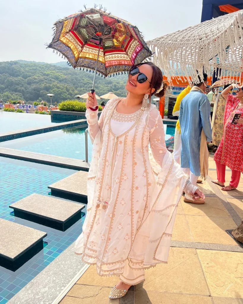  Stunning Sonakshi Sinha Photos on HOT51 Mod Download