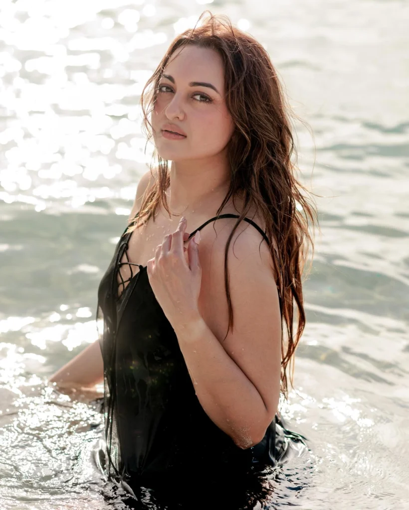  Stunning Sonakshi Sinha Photos on HOT51 Mod Download