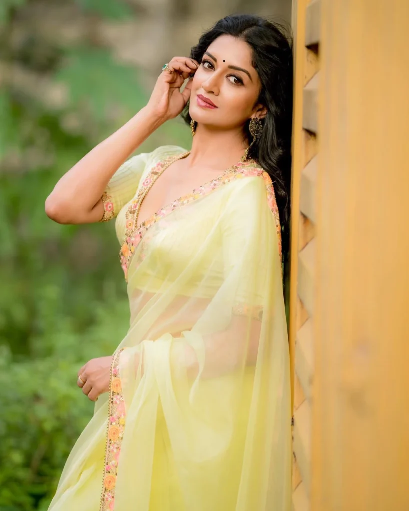 Vimala Raman's Stunning Photos on HOT51 