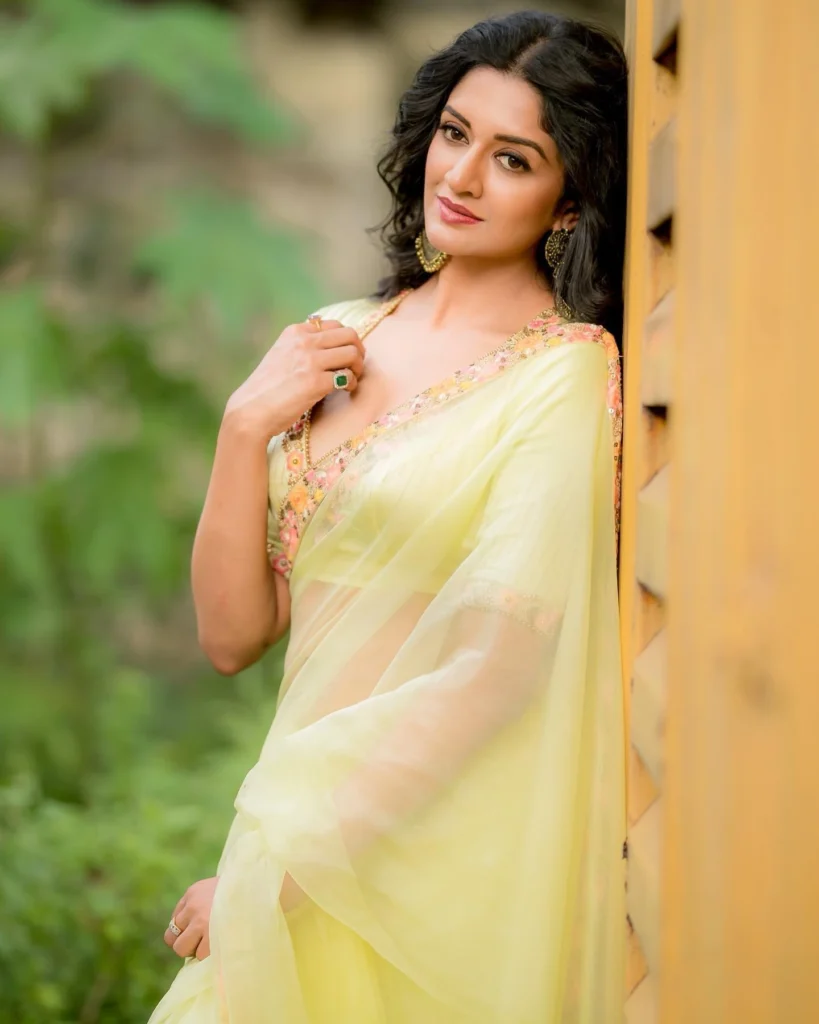 Vimala Raman's Stunning Photos on HOT51 
